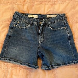 Pilcro 27 Slim Boyfriend fit jean shorts